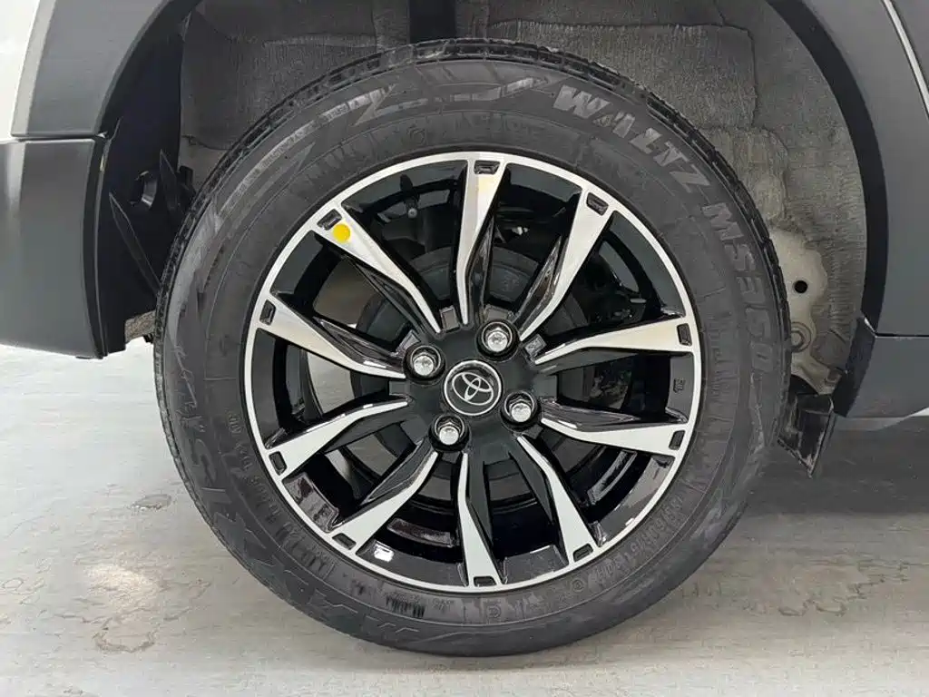 Toyota Yaris L — фото 19