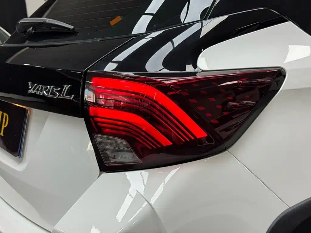 Toyota Yaris L — фото 20