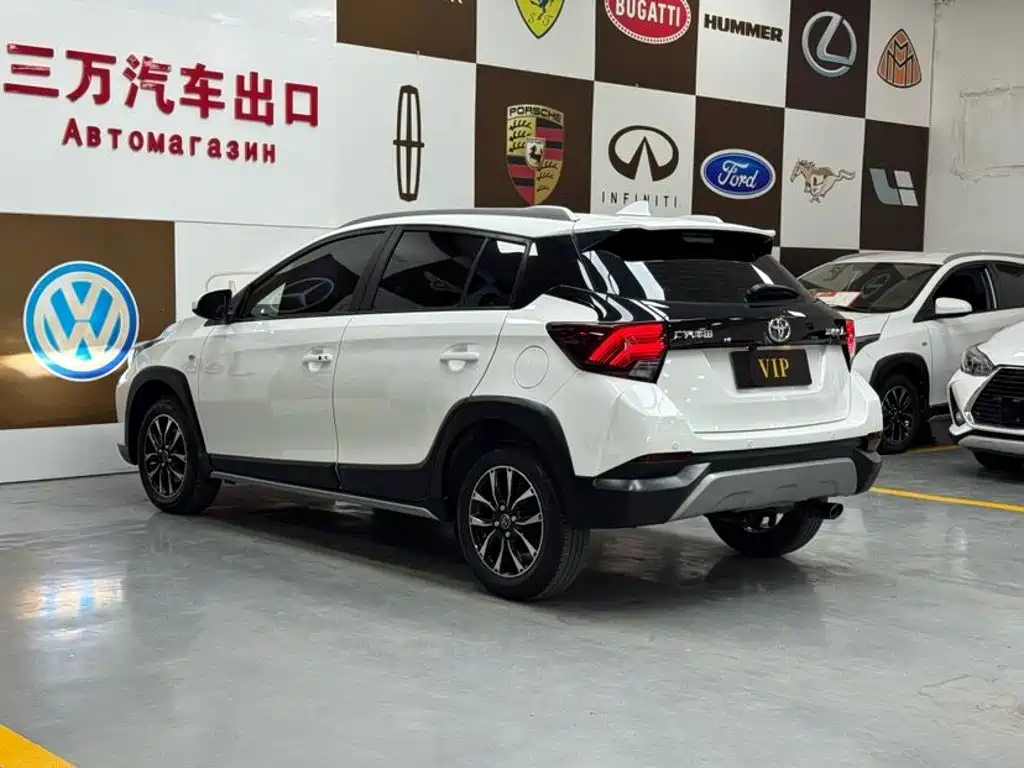 Toyota Yaris L — фото 4