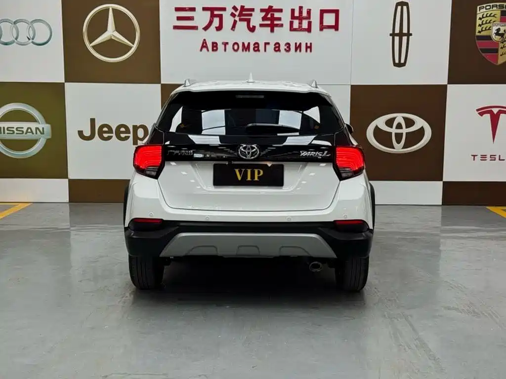 Toyota Yaris L — фото 5