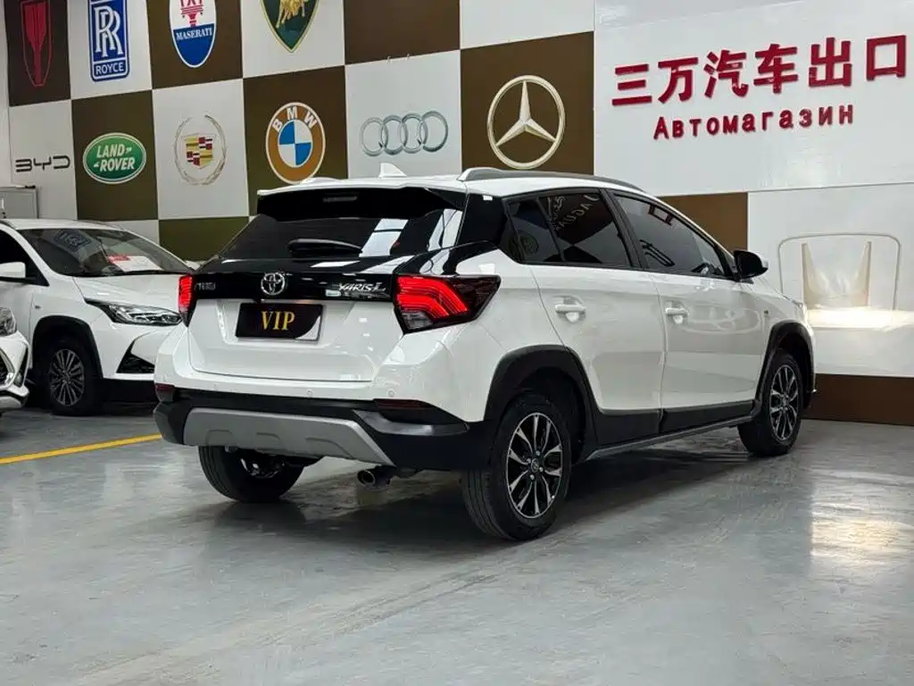 Toyota Yaris L — фото 6