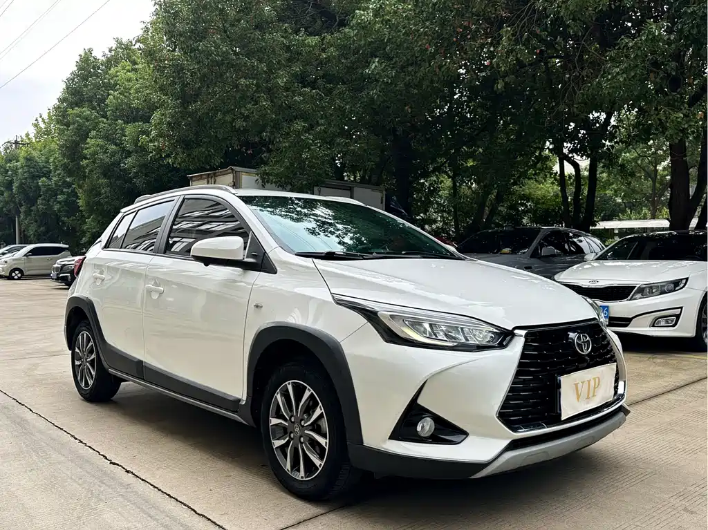 Toyota Yaris L — фото 3