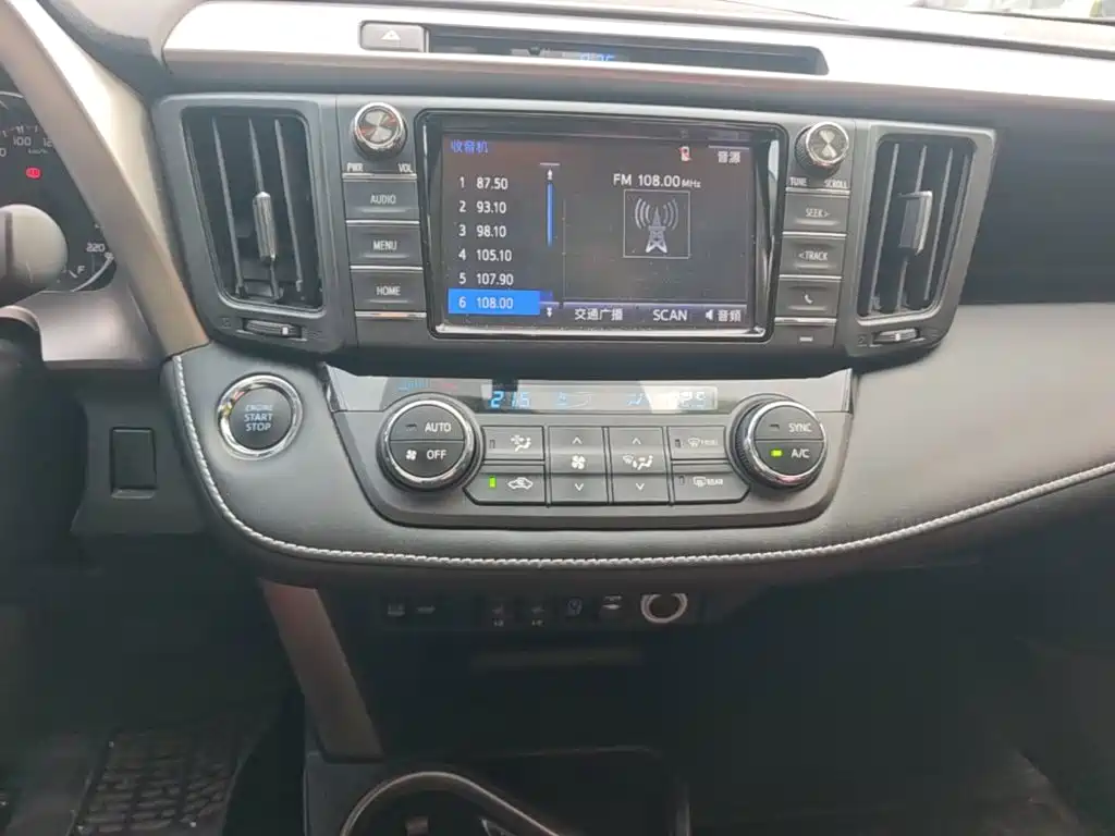 Toyota RAV4 — фото 18