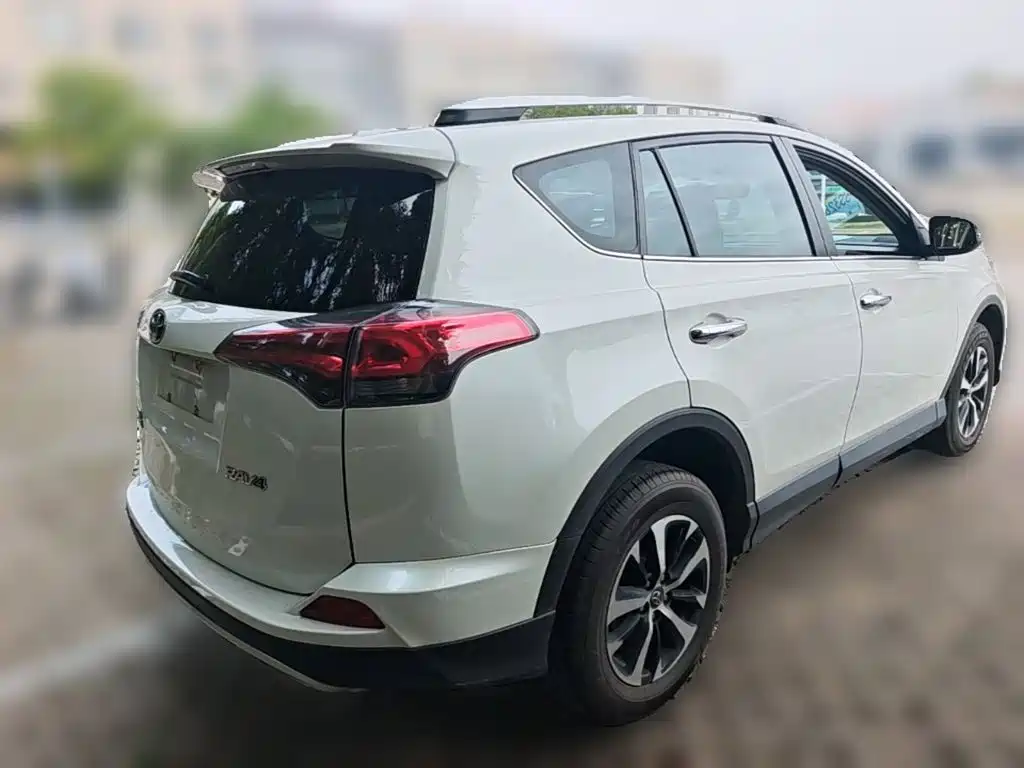Toyota RAV4 — фото 10