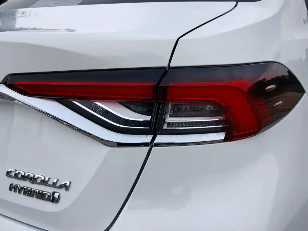 Toyota Corolla — фото 11