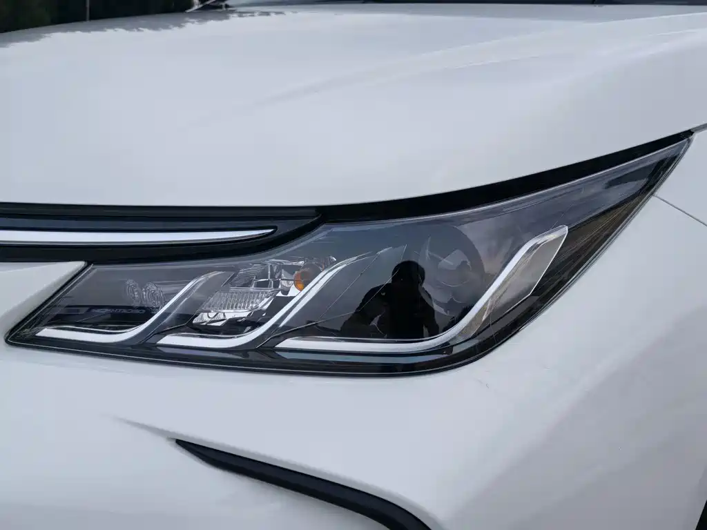 Toyota Corolla — фото 5
