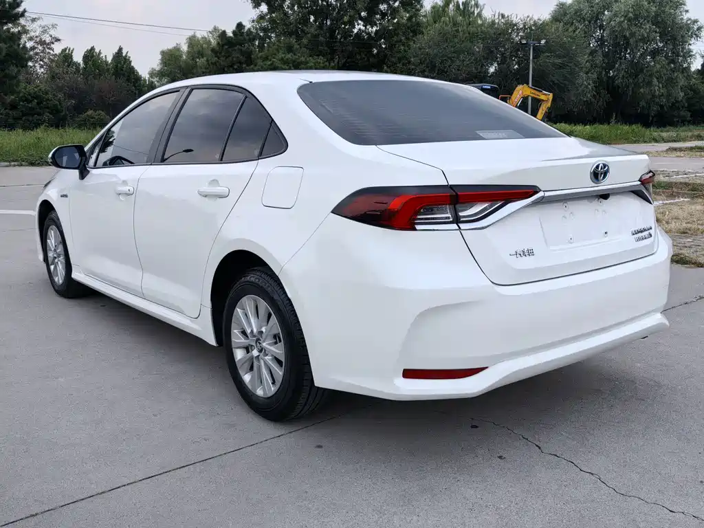Toyota Corolla — фото 9