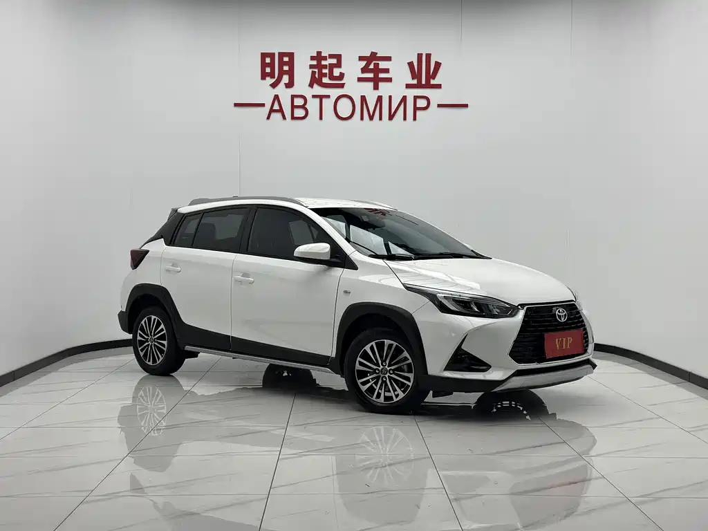 Toyota Yaris L — фото 2