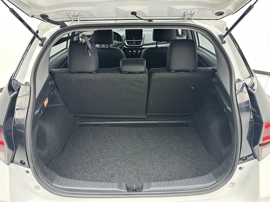 Toyota Yaris L — фото 15