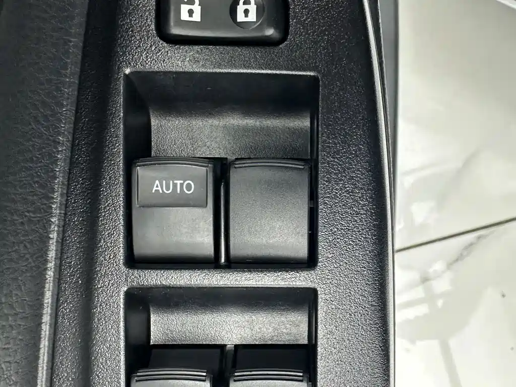 Toyota Yaris L — фото 10