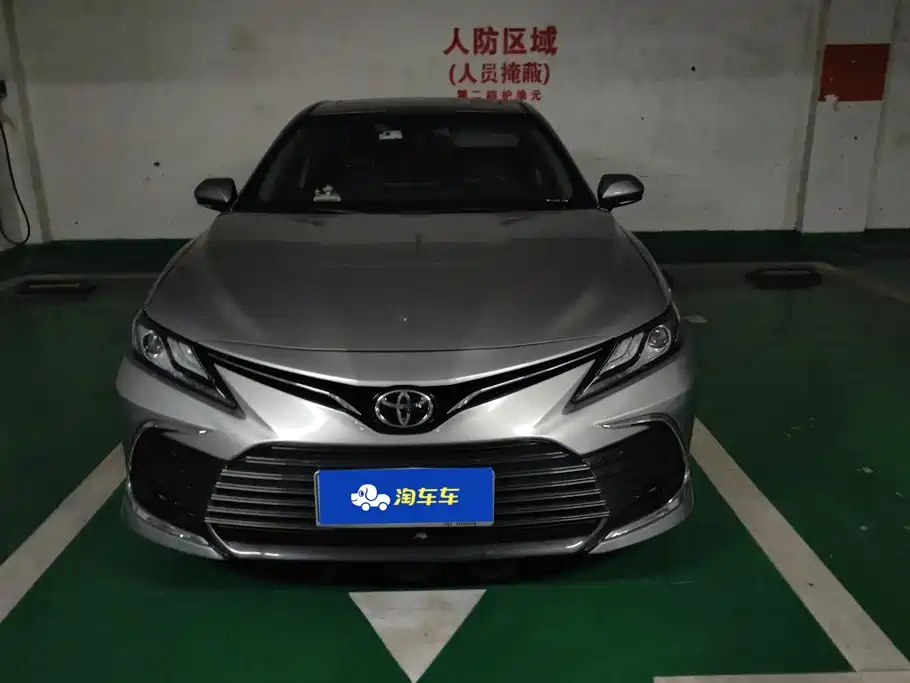 Toyota Camry — фото 2