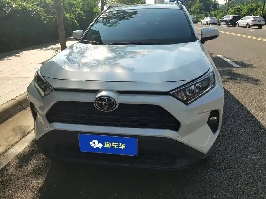 Toyota RAV4 — фото 2