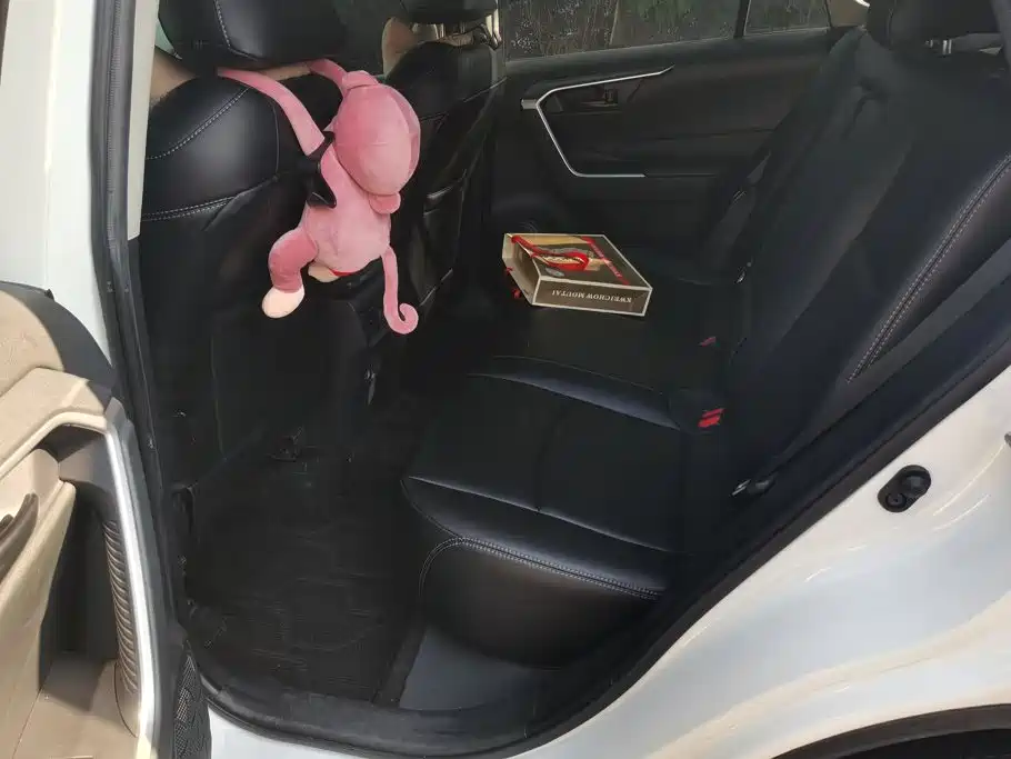 Toyota RAV4 — фото 11