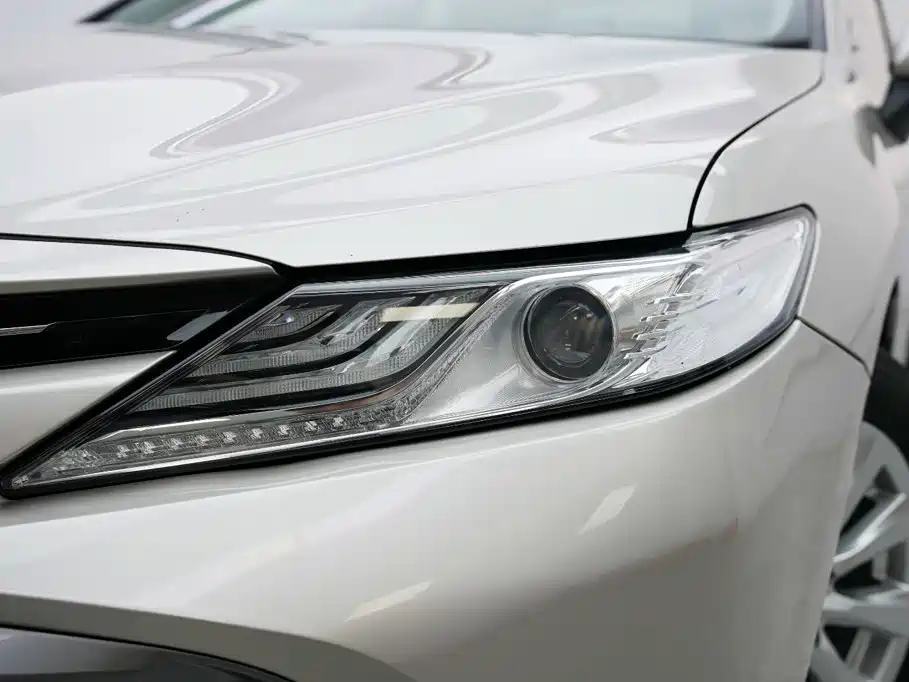 Toyota Camry — фото 2