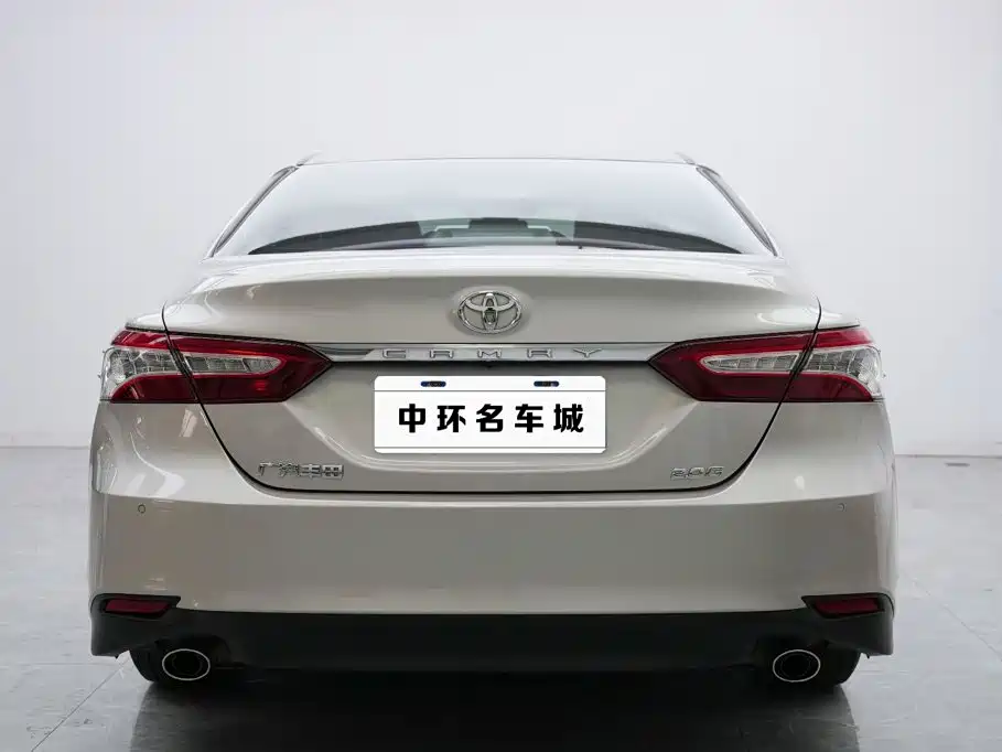Toyota Camry — фото 16