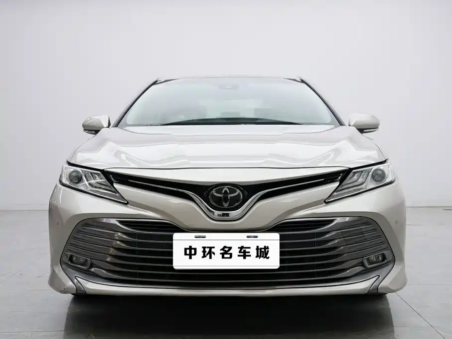 Toyota Camry — фото 4