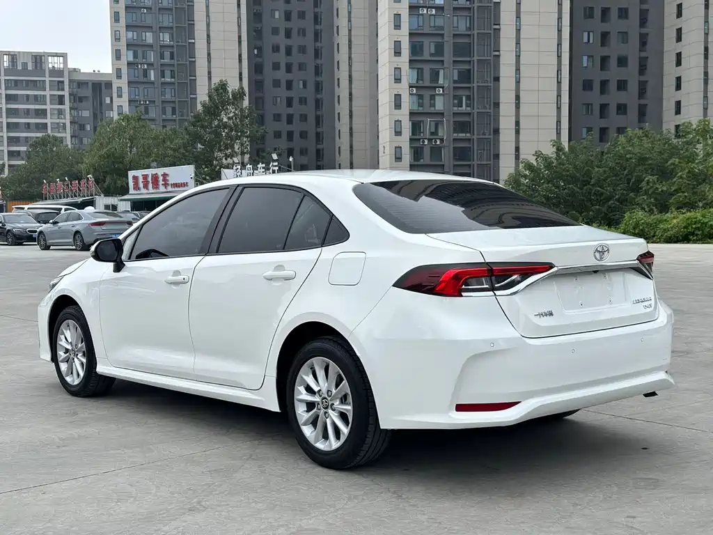Toyota Corolla — фото 4