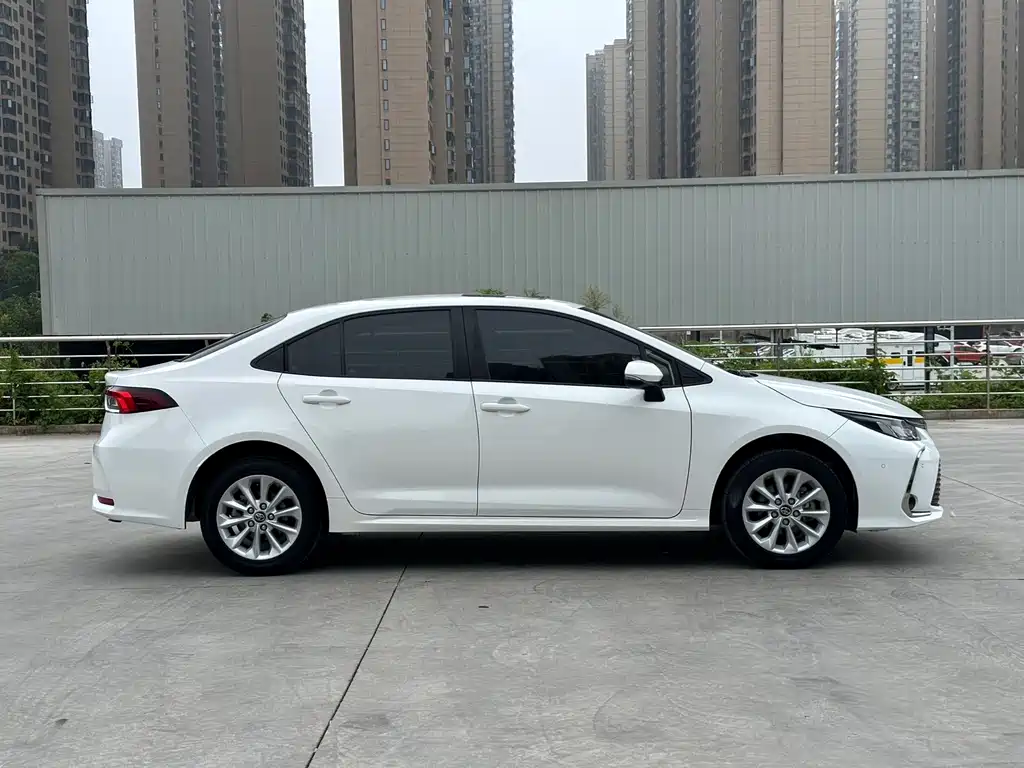 Toyota Corolla — фото 8