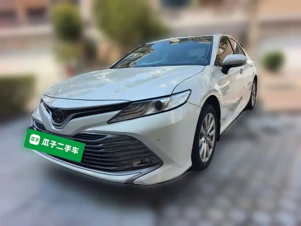 Toyota Camry — фото 2
