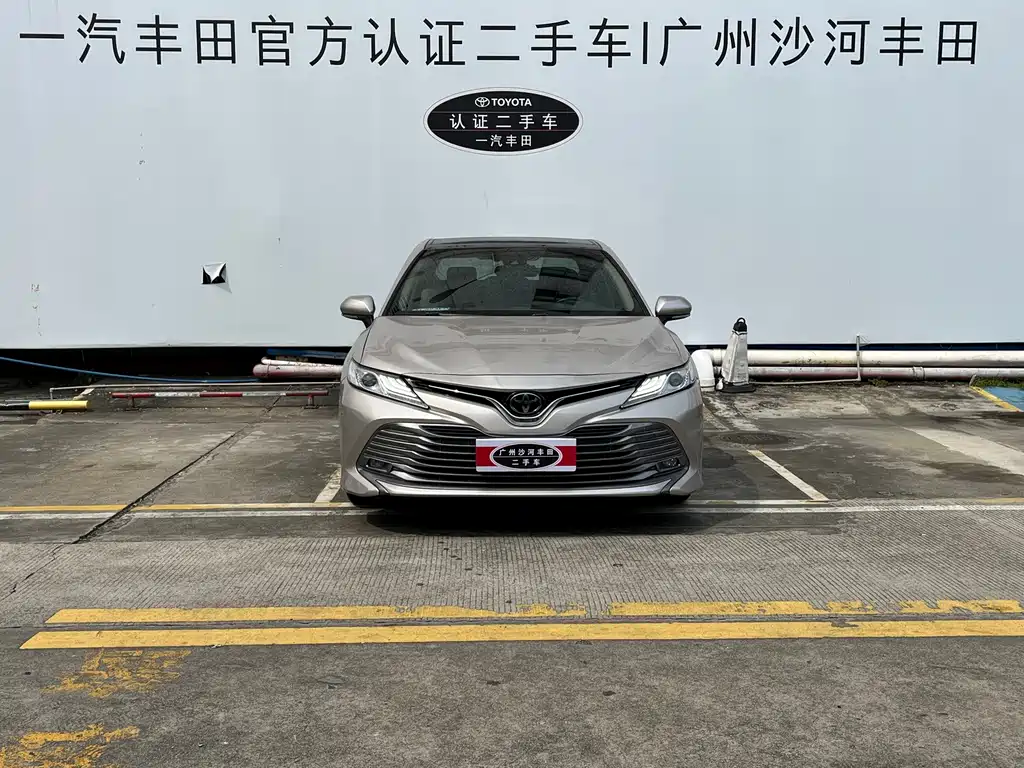 Toyota Camry — фото 2