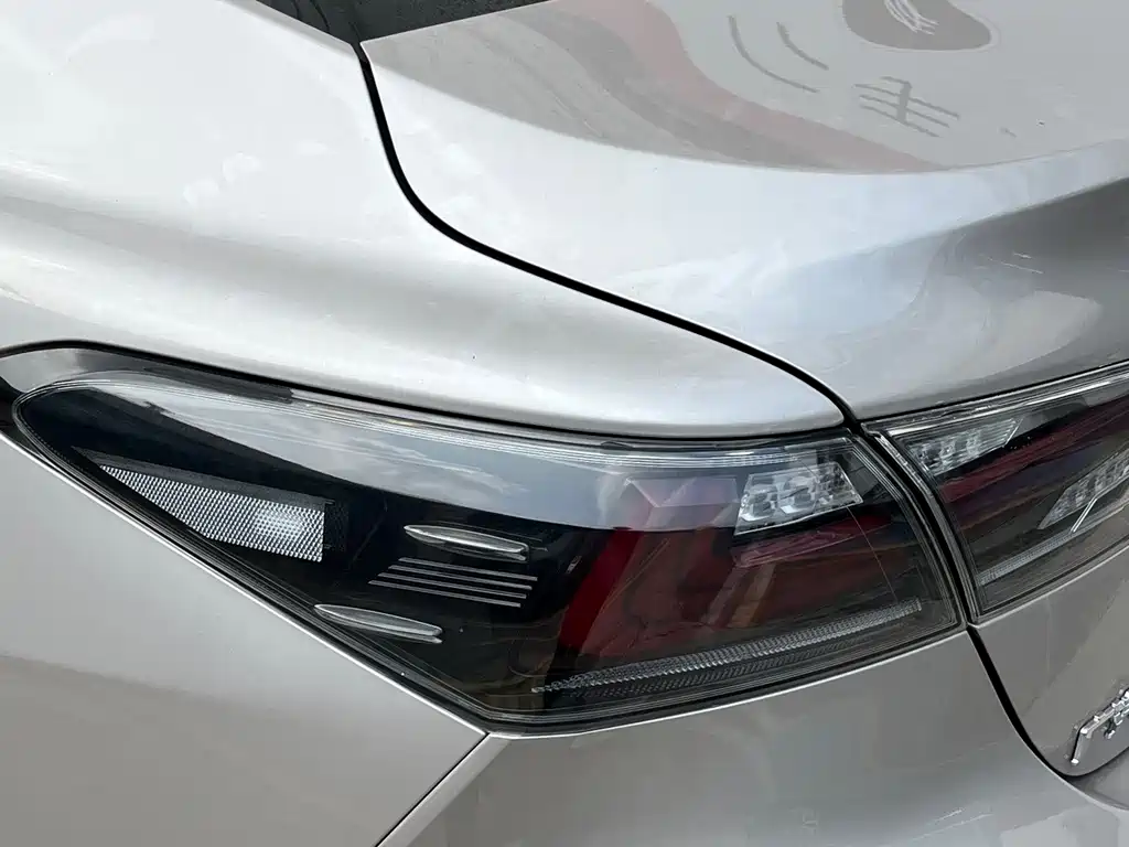 Toyota Camry — фото 14