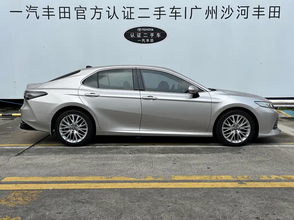 Toyota Camry — фото 5