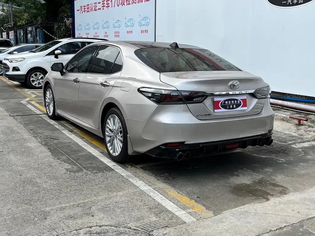 Toyota Camry — фото 6