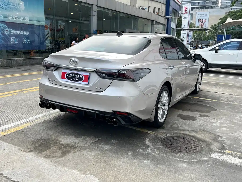 Toyota Camry — фото 8