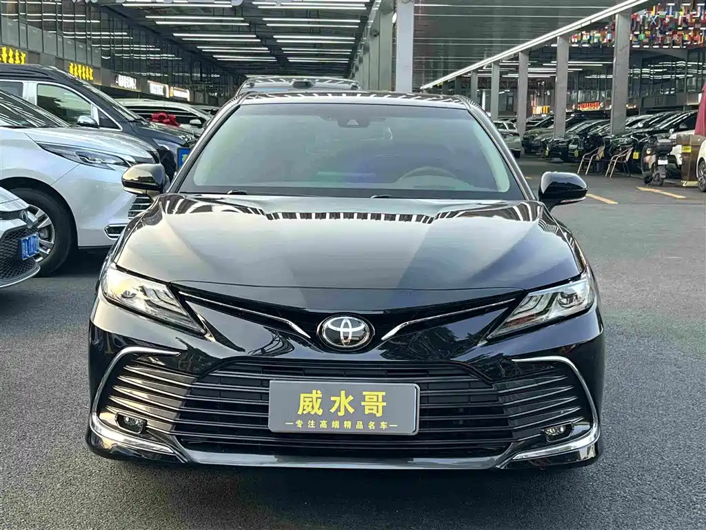 Toyota Camry — фото 2