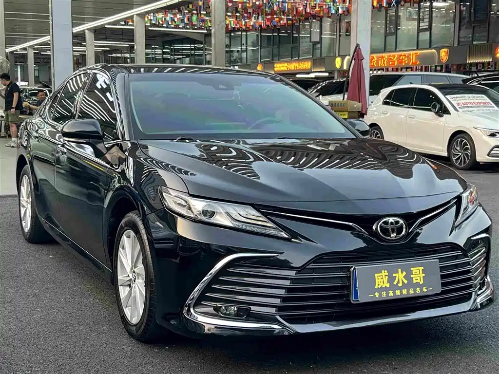 Toyota Camry — фото 3