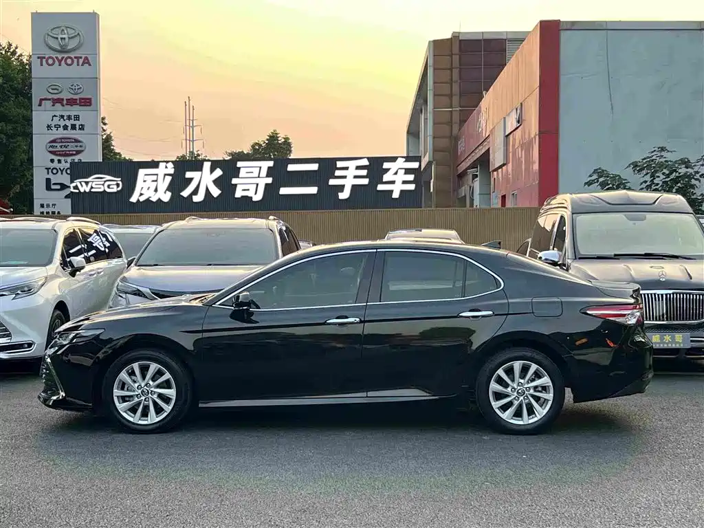 Toyota Camry — фото 4