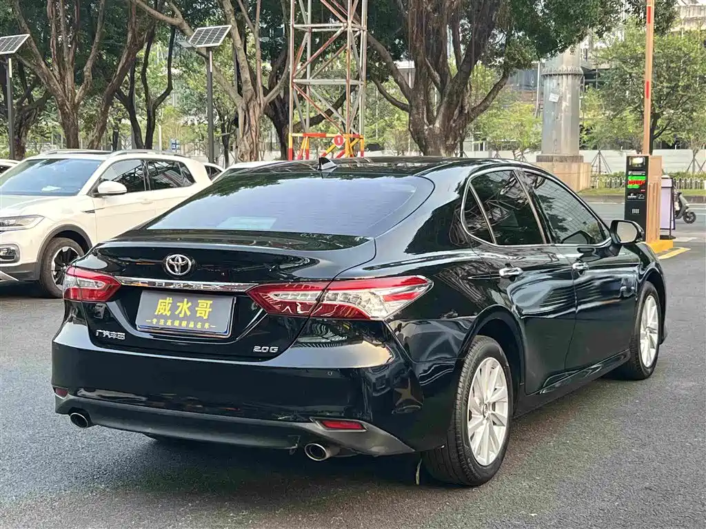 Toyota Camry — фото 5