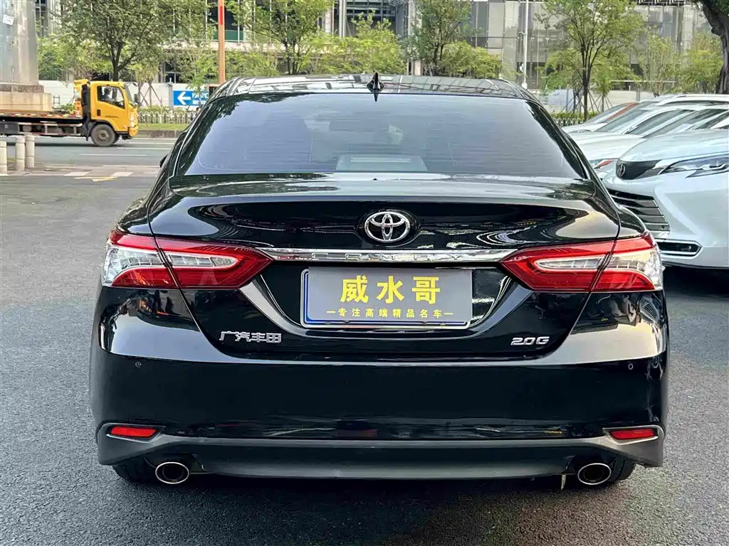 Toyota Camry — фото 6