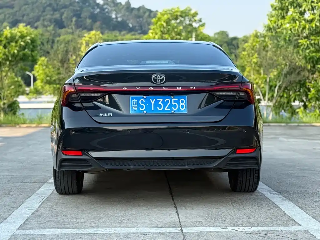Toyota Avalon — фото 10
