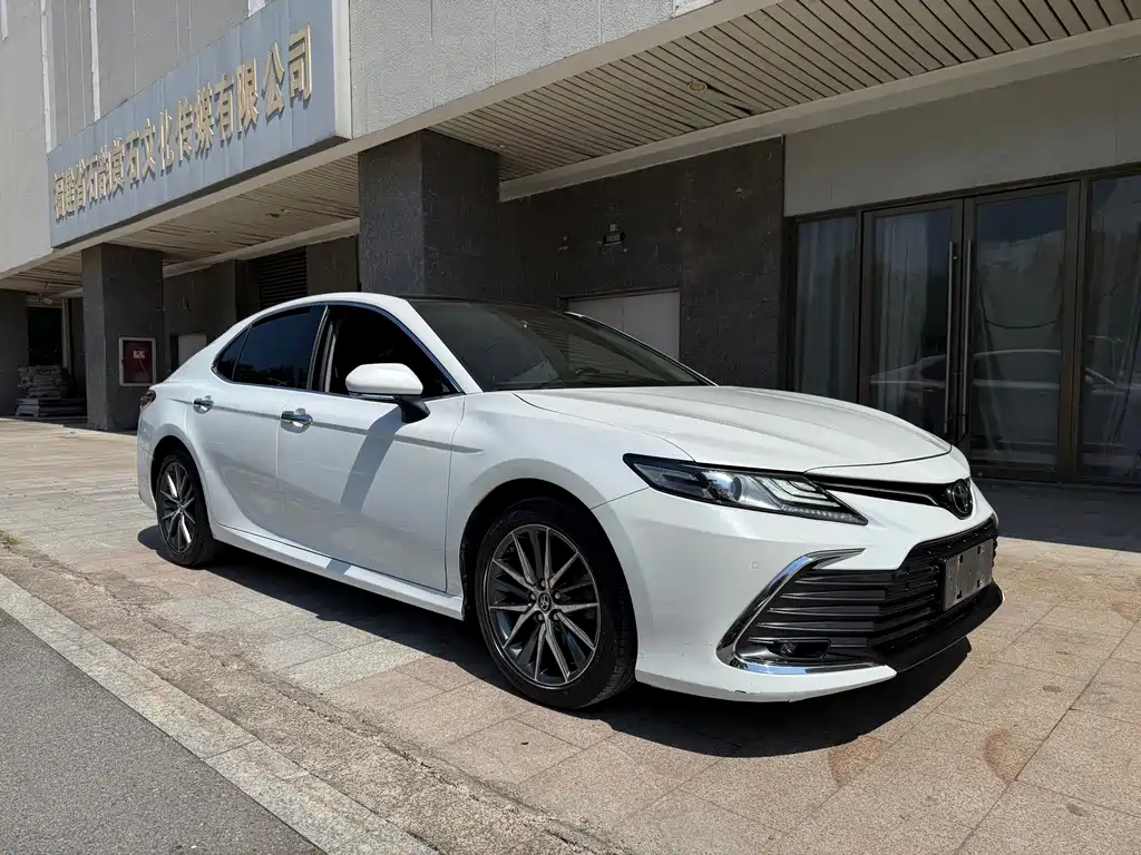 Toyota Camry — фото 3