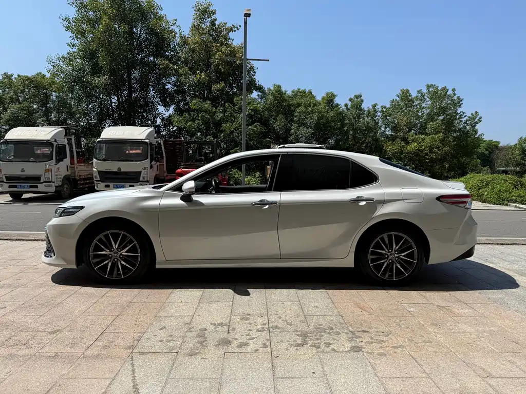 Toyota Camry — фото 4