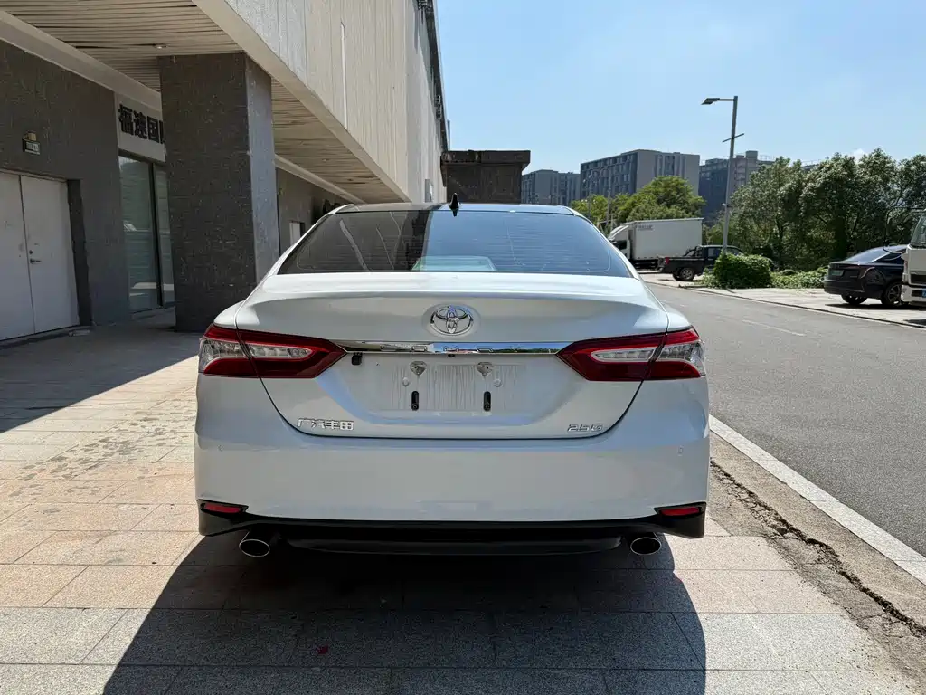 Toyota Camry — фото 7