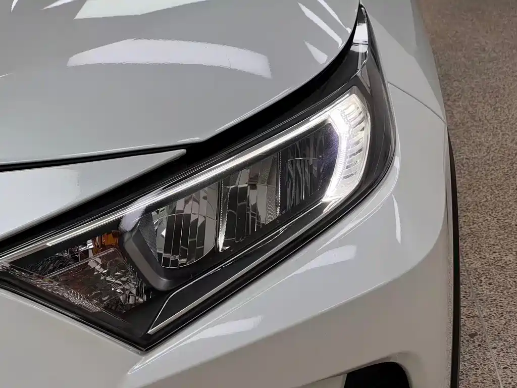 Toyota RAV4 Prime — фото 9