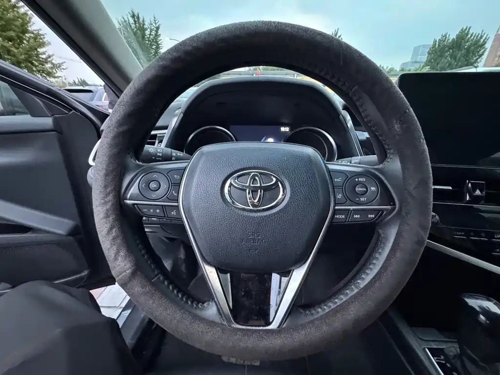 Toyota Camry — фото 6