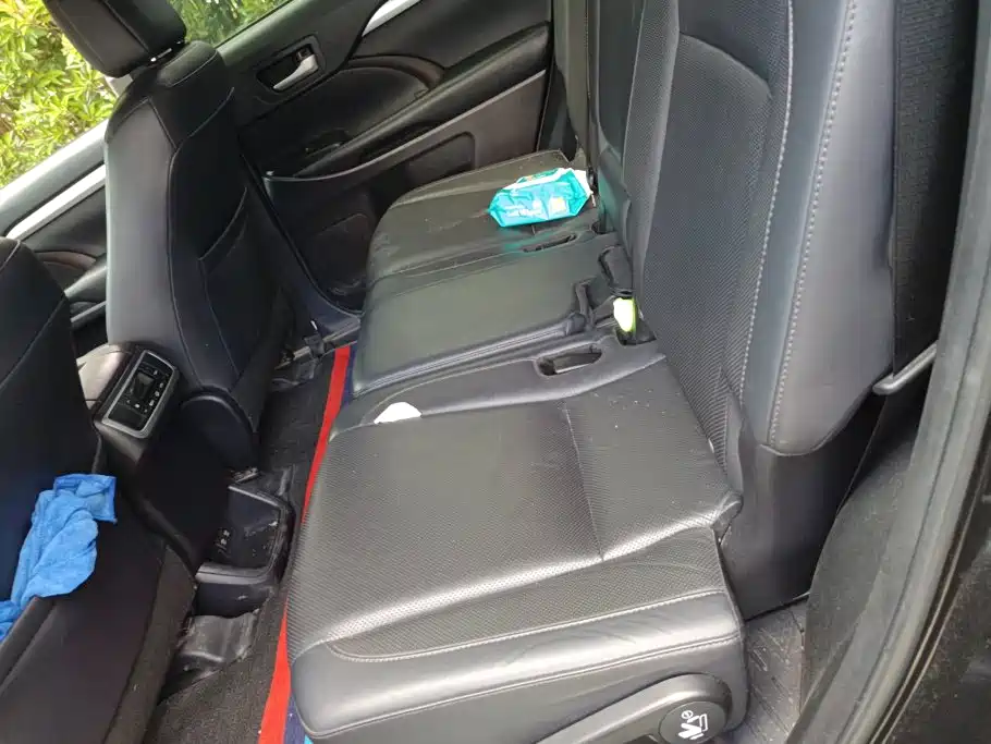 Toyota Highlander — фото 11