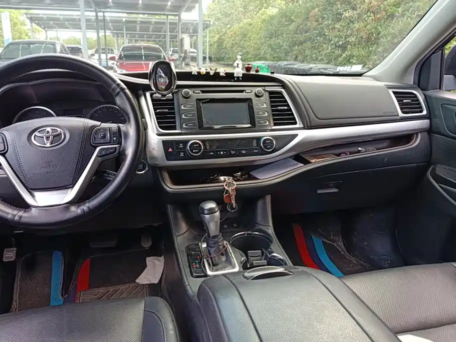 Toyota Highlander — фото 13