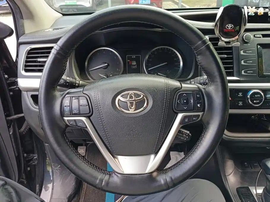 Toyota Highlander — фото 15
