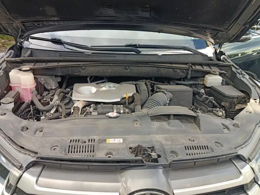 Toyota Highlander — фото 10