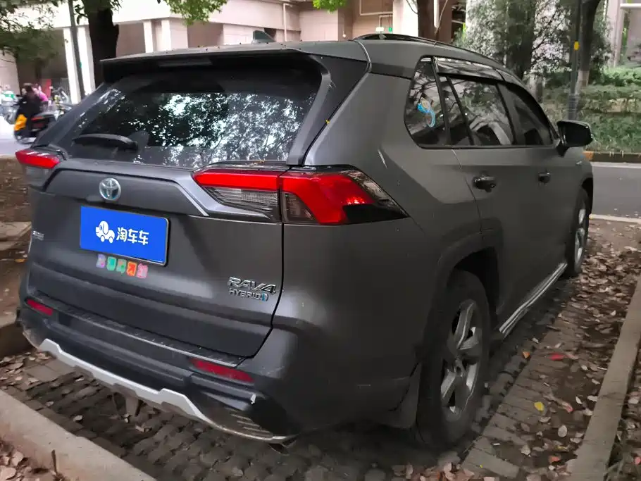 Toyota RAV4 — фото 3