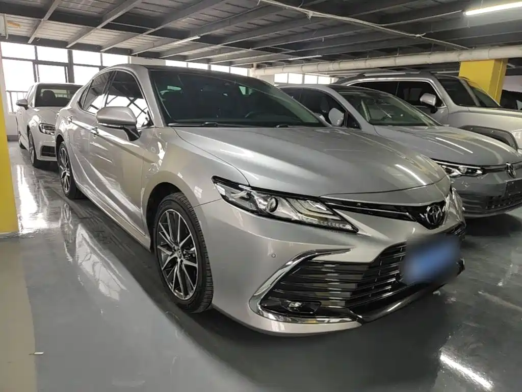 Toyota Camry — фото 4