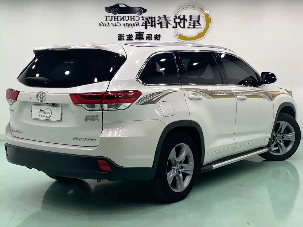 Toyota Highlander — фото 9