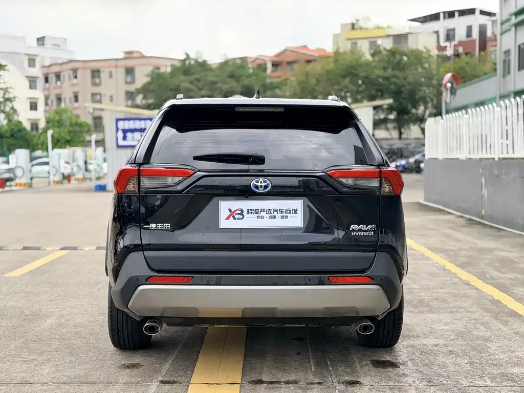 Toyota RAV4 — фото 14