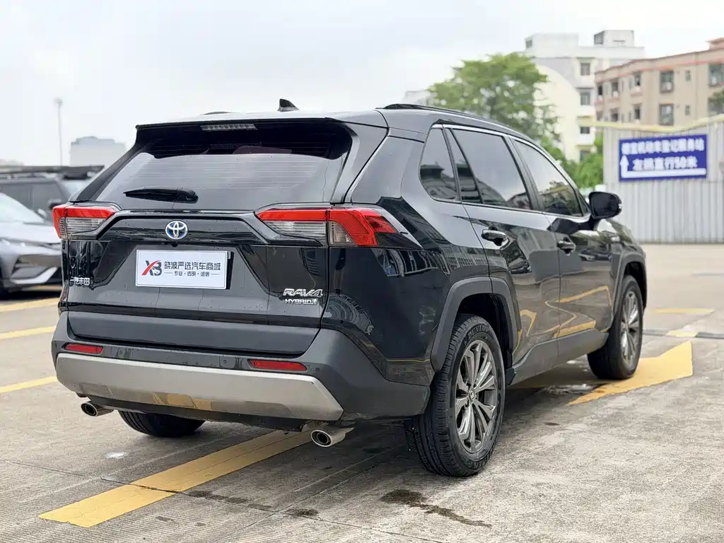 Toyota RAV4 — фото 17