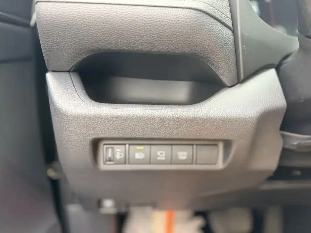 Toyota RAV4 — фото 21