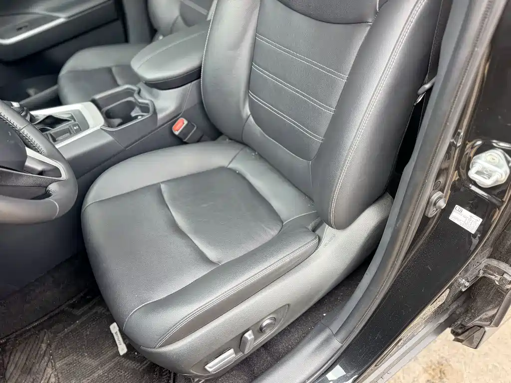 Toyota RAV4 — фото 6